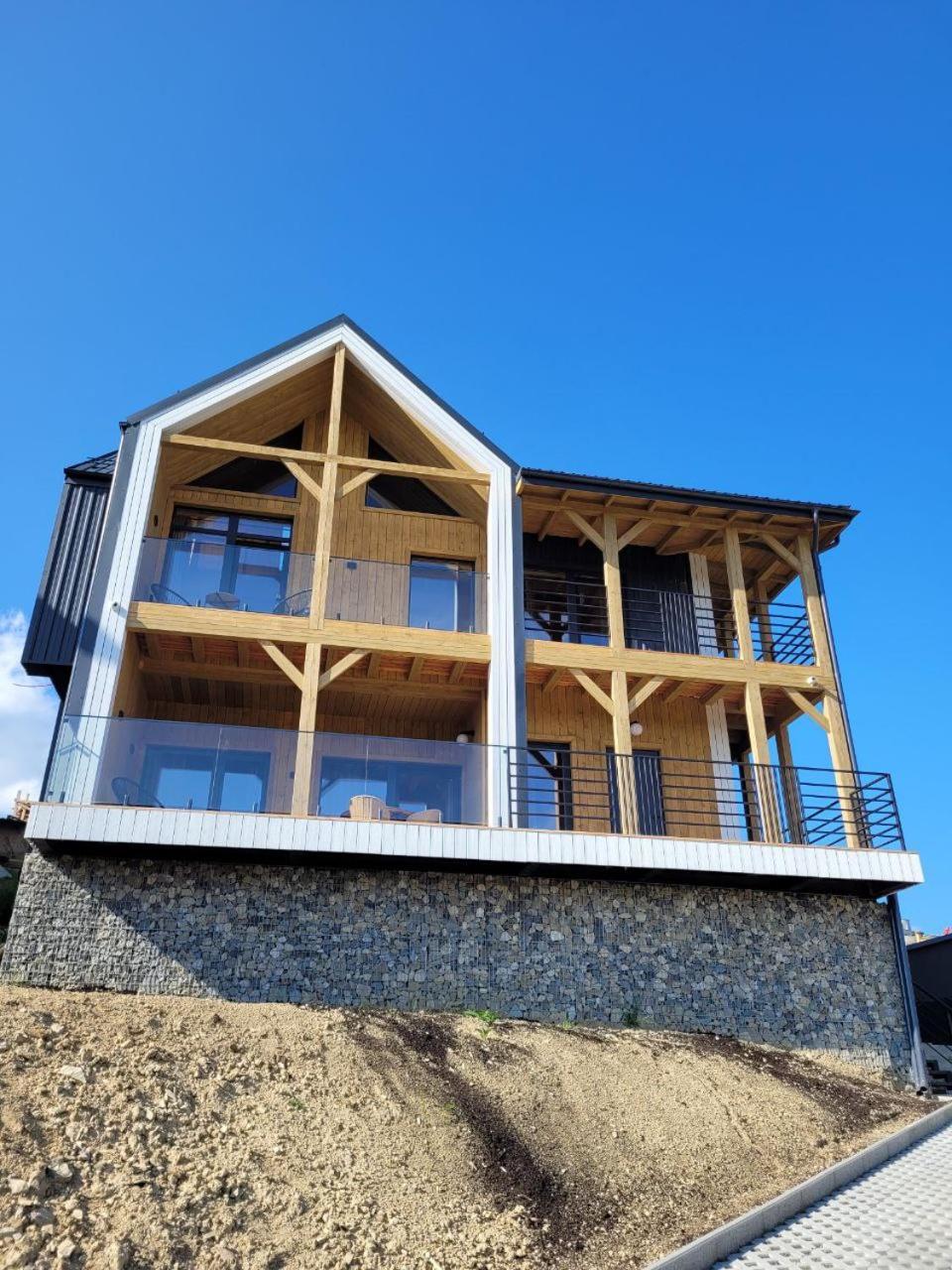 Land Apartment *